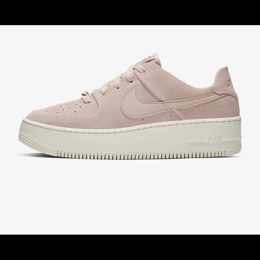 🔴SOLD🔴 Women's  Nike Air Force 1 Sage Low